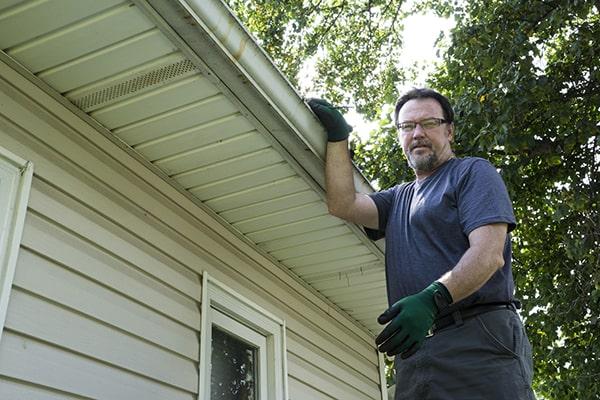 Gutter Cleaning of Lathrop team